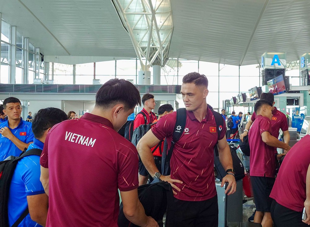 Đội tuyển Việt Nam sang Thái Lan, sẵn sàng bảo vệ ngôi vương ASEAN Cup - Ảnh 1. Đội tuyển Việt Nam sang Thái Lan, sẵn sàng bảo vệ ngôi vương ASEAN Cup - Ảnh 1.
