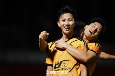 The star of the Laos national team shone brilliantly, scoring twice past Patrik Lê Giang