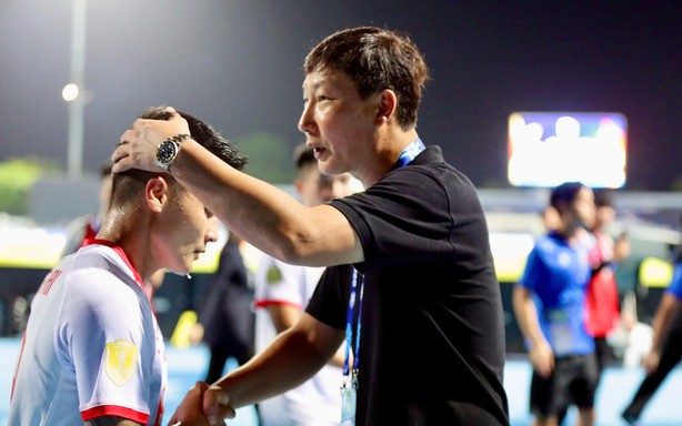 Vietnam vs Singapore: Coach Kim Sang Sik's Strategic Calculations