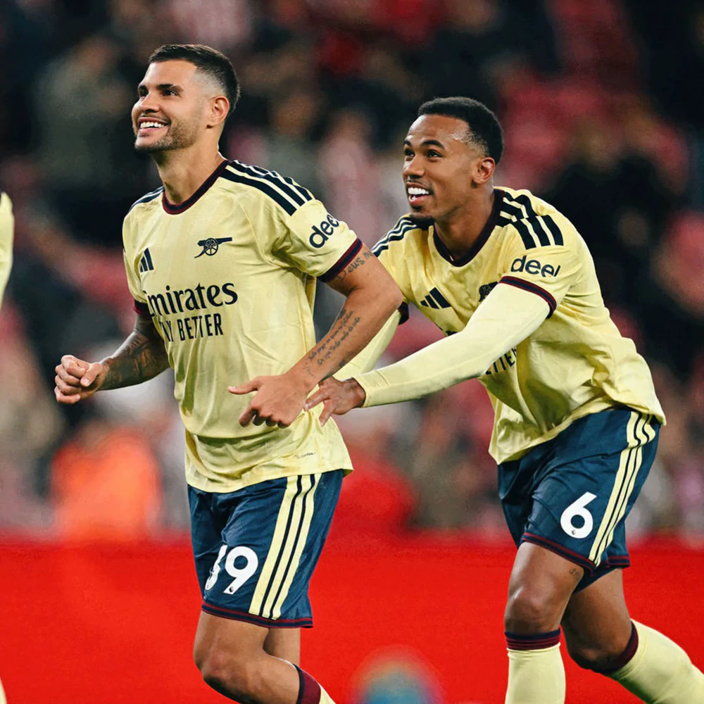 David Raya hóa người hùng, Arsenal toàn thắng 4 trận đầu mùa - Ảnh 1.