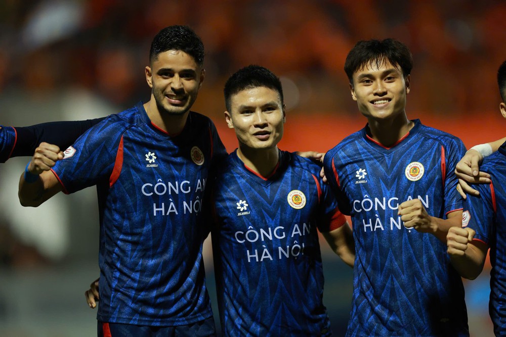 Tin nóng bóng đá Việt hôm nay 23/3: Đội tuyển Việt Nam đón tinh binh; Quang Hải thận trọng với cuộc đua vô địch của CAHN - Ảnh 2.