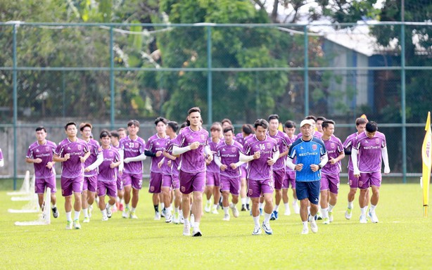 The Spanish head coach is about to finalize the squad for Becamex TP.HCM.