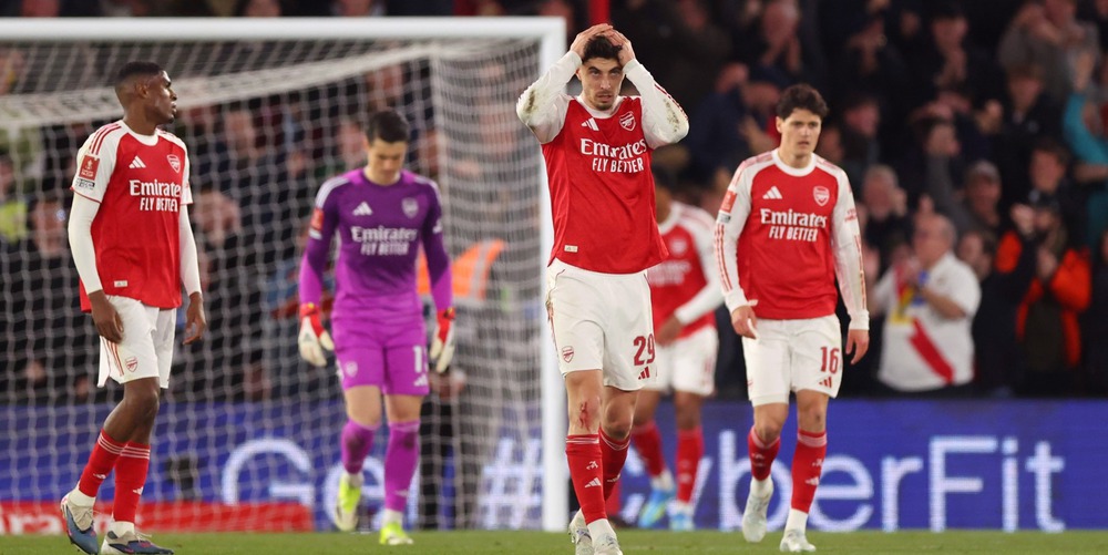 Từ mơ “ăn bốn” giờ còn “ăn hai”: Arsenal không hề buông, chỉ là quá yếu đuối - Ảnh 1. Từ mơ “ăn bốn” giờ còn “ăn hai”: Arsenal không hề buông, chỉ là quá yếu đuối - Ảnh 1.