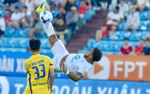 Xuân Son scored a stunning bicycle kick in the penultimate round of the V-League