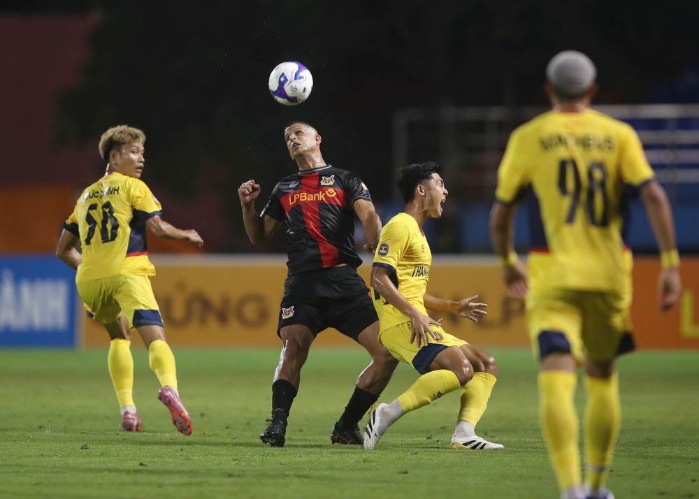 Vắng nhạc trưởng Hoàng Đức, Ninh Bình mong manh trên đỉnh V-League - Ảnh 1. Vắng nhạc trưởng Hoàng Đức, Ninh Bình mong manh trên đỉnh V-League - Ảnh 1.