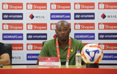 The Singapore team coach highly praises Đình Bắc and the CAHN club.