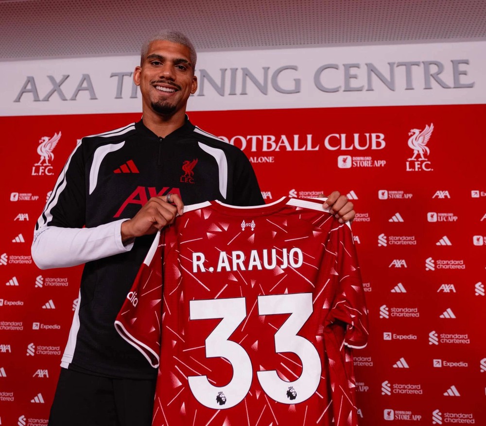 Liverpool chính thức công bố bản hợp đồng mang tên Ronald Araujo từ Barcelona theo dạng cho mượn kéo dài một mùa giải, kèm điều khoản mua đứt vào cuối mùa. Ảnh: Liverpool FC Liverpool chính thức công bố bản hợp đồng mang tên Ronald Araujo từ Barcelona theo dạng cho mượn kéo dài một mùa giải, kèm điều khoản mua đứt vào cuối mùa. Ảnh: Liverpool FC