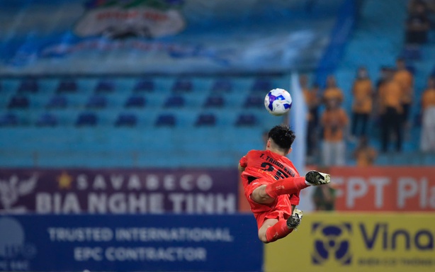 Trung Kiên faces Van Toan in the 'reverse final' of V-League