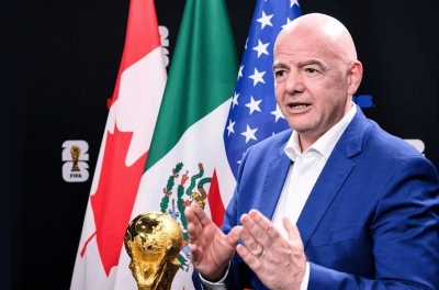 Three European federations simultaneously turn their backs on FIFA President Infantino.