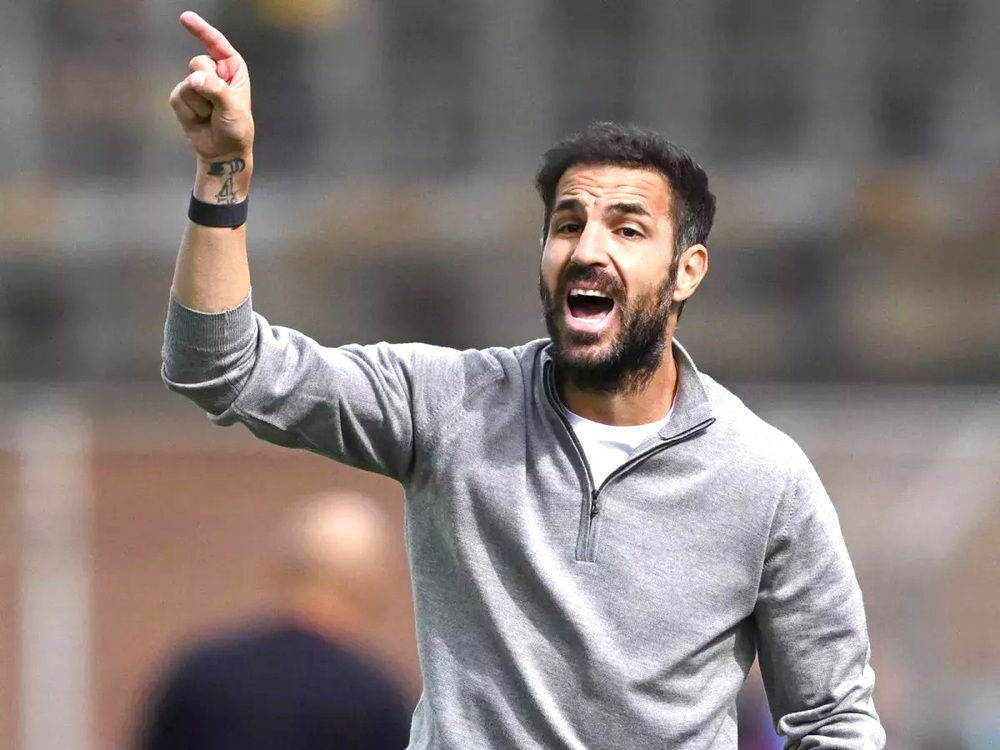 Vấn đề: Cả Serie A phải… “cãi nhau” với Fabregas - Ảnh 1.