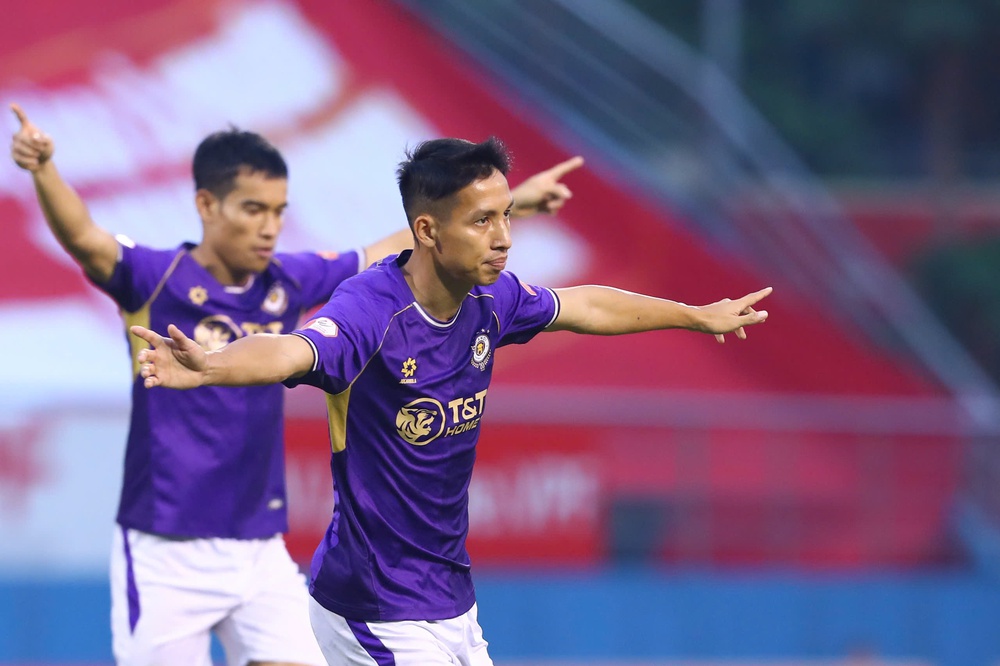 Cựu binh Văn Quyết, Hùng Dũng lên tiếng, Hà Nội FC trở lại đúng lúc - Ảnh 1.