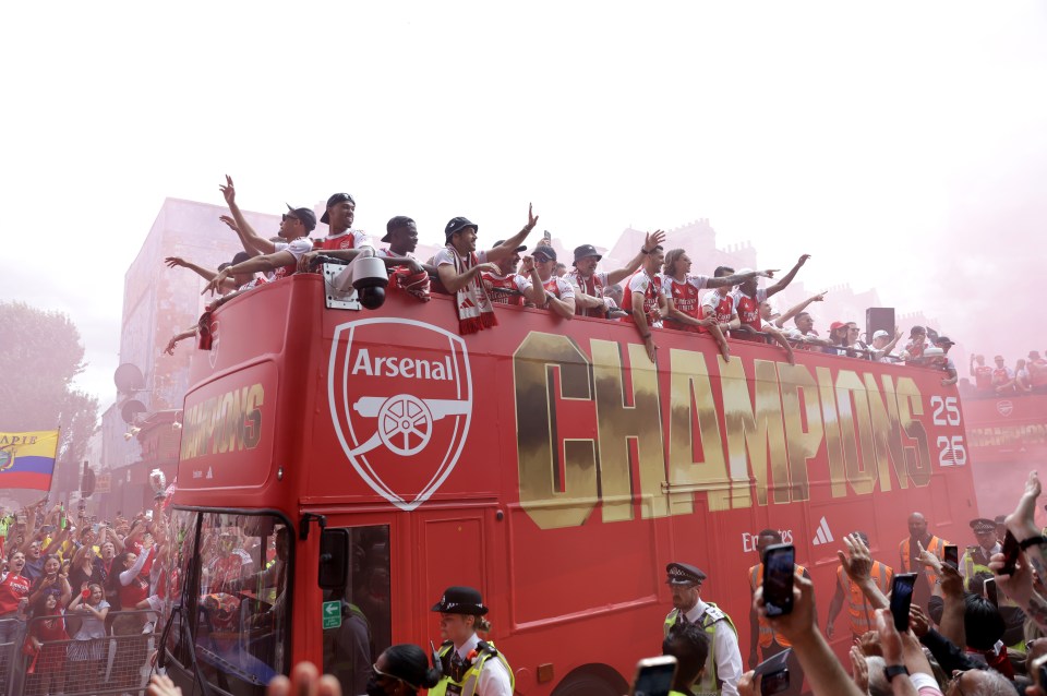 Lễ diễu hành ăn mừng chức vô địch Ngoại hạng Anh của Arsenal