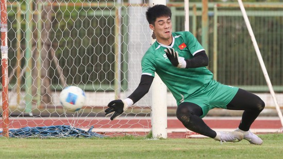 The number one goalkeeper of Vietnam U22 is determined to keep a clean sheet throughout SEA Games 33.