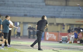 As the World Cup kicks off, Vietnamese football is taken by surprise with Coach Popov.