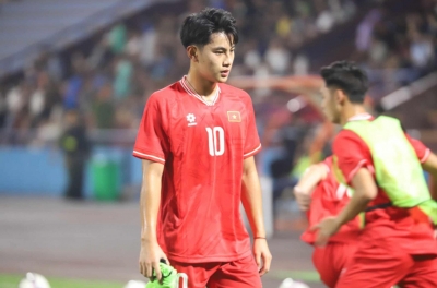 Not selected for the national team, Vietnamese prodigy ranked among world's top 60 immediately scores a goal.