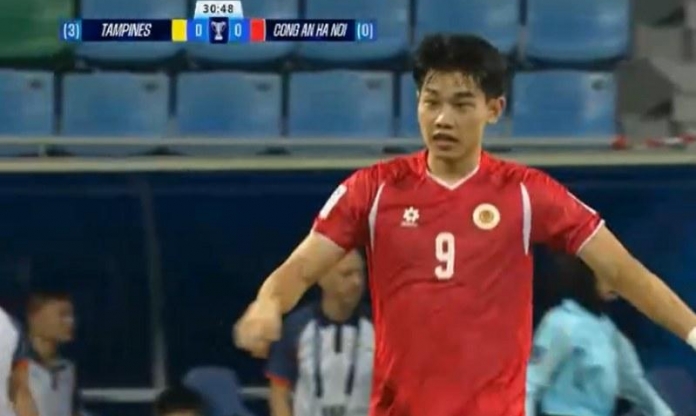 VAR từ chối bàn thắng của Đình Bắc