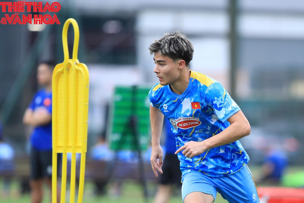 Cầu thủ Việt kiều Moric thích Đình Bắc, muốn ở châu Âu phát triển sự nghiệp - Ảnh 2. Cầu thủ Việt kiều Moric thích Đình Bắc, muốn ở châu Âu phát triển sự nghiệp - Ảnh 2.