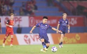 Thanh Long impresses Coach Kim Sang Sik ahead of Vietnam national team roster announcement