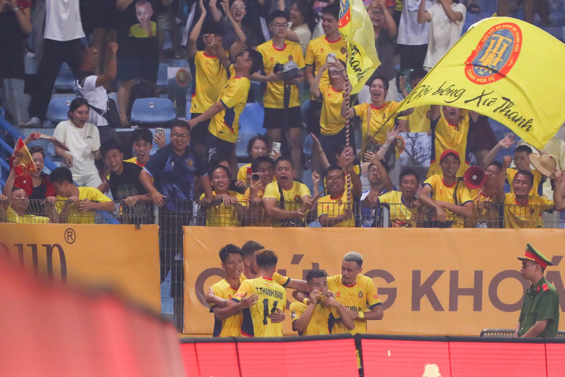 Khi một đội bóng V.League kêu gọi quyên góp bằng mã QR: Chuyển đổi số hay chỉ là số hóa khó khăn? - Ảnh 2.