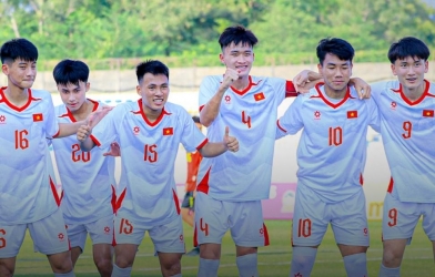The World Cup race is approaching, and the Vietnamese team faces an unbelievable challenge.