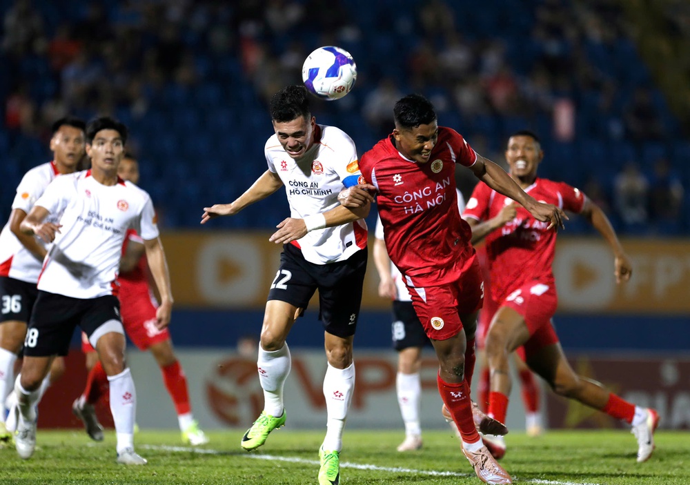 Đình Bắc che mờ Tiến Linh, HLV Lê Huỳnh Đức hứng chịu áp lực - Ảnh 1.