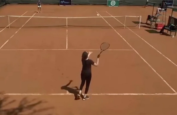 A surprisingly poor tennis match: A 'wildcard' player made 20 errors and lost after 37 minutes.
