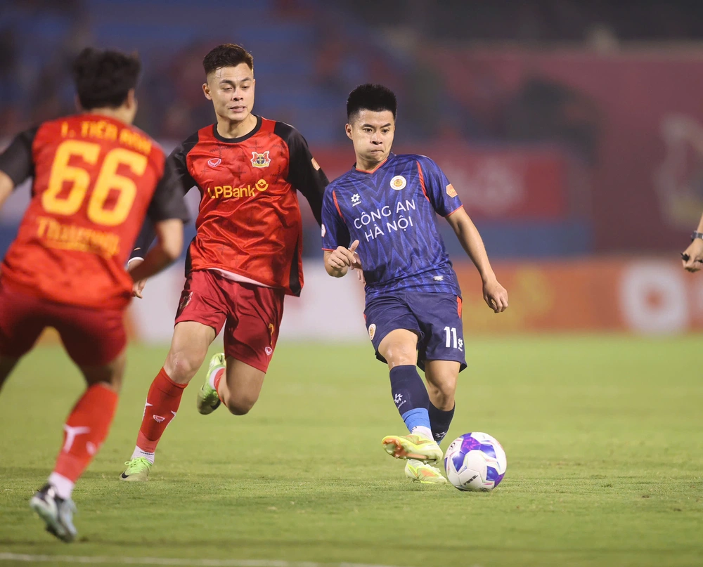 Lập siêu phẩm hạ đội của Hoàng Đức, tiền vệ CAHN ghi điểm mạnh với HLV Kim Sang Sik - Ảnh 2.