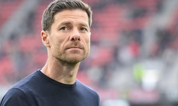 Cổ động viên Real Madrid 'nổi đoá' với Xabi Alonso