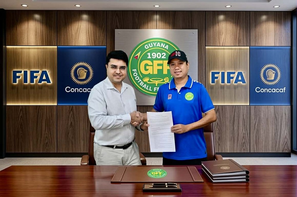 Đội tuyển dự FIFA ASEAN Cup 2026 ký hợp đồng với HLV người Việt Nam - Ảnh 3. HLV Hoàng Lân