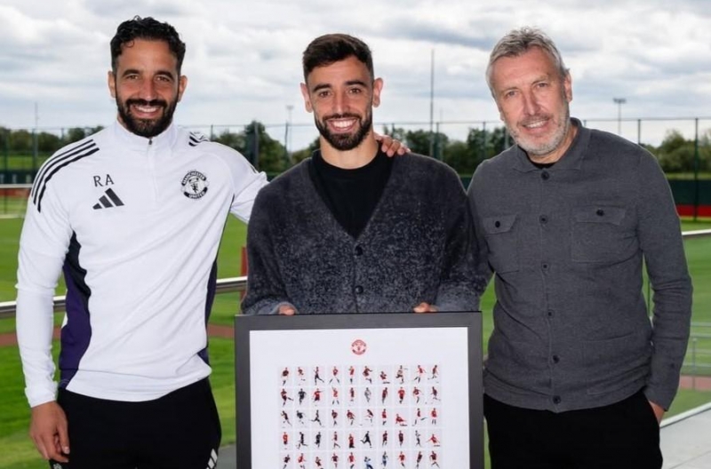 Bruno Fernandes receives a special gift upon reaching 100 goals for MU