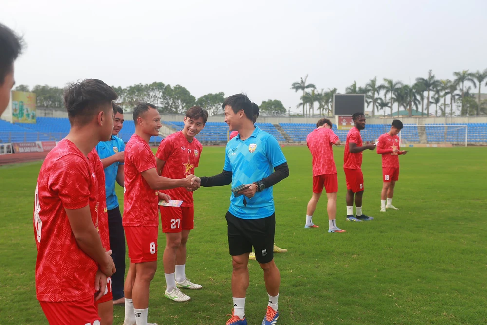 Tin nóng bóng đá Việt hôm nay 4/5: U17 Việt Nam quyết tâm trước trận gặp Trung Quốc - Ảnh 2.