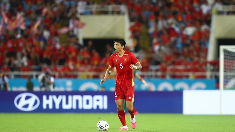Bán kết Việt Nam vs Malaysia: Văn Hậu hay Xuân Mạnh đá chính? - Ảnh 2.