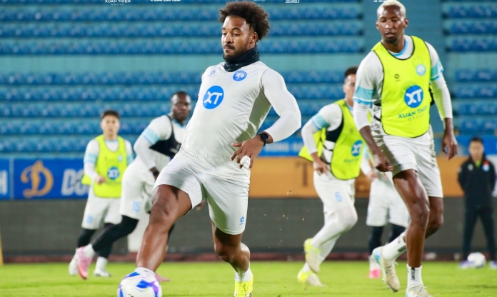 Xuân Son được lì xì trước màn so tài then chốt ở V-League