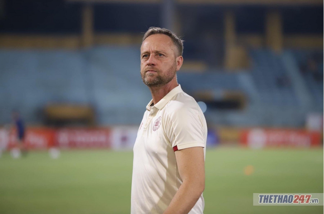 &#39;Ninh Bình scouting&#39;, CAHN coach leaves early after Hoàng Đức scores