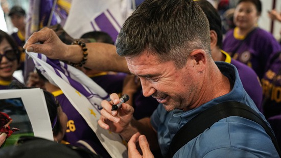 Coach Harry Kewell reveals the surprising reason behind accepting the head coach position at Hanoi FC