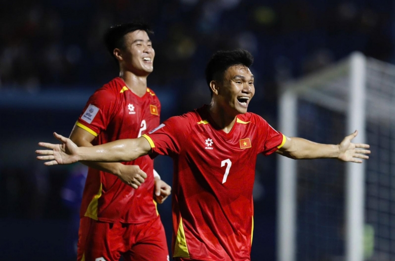 Today&#39;s football schedule for 14/10: Vietnam kicks off