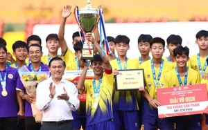 CLB Hanoi Harvests 'Sweet Fruit' with Youth Football