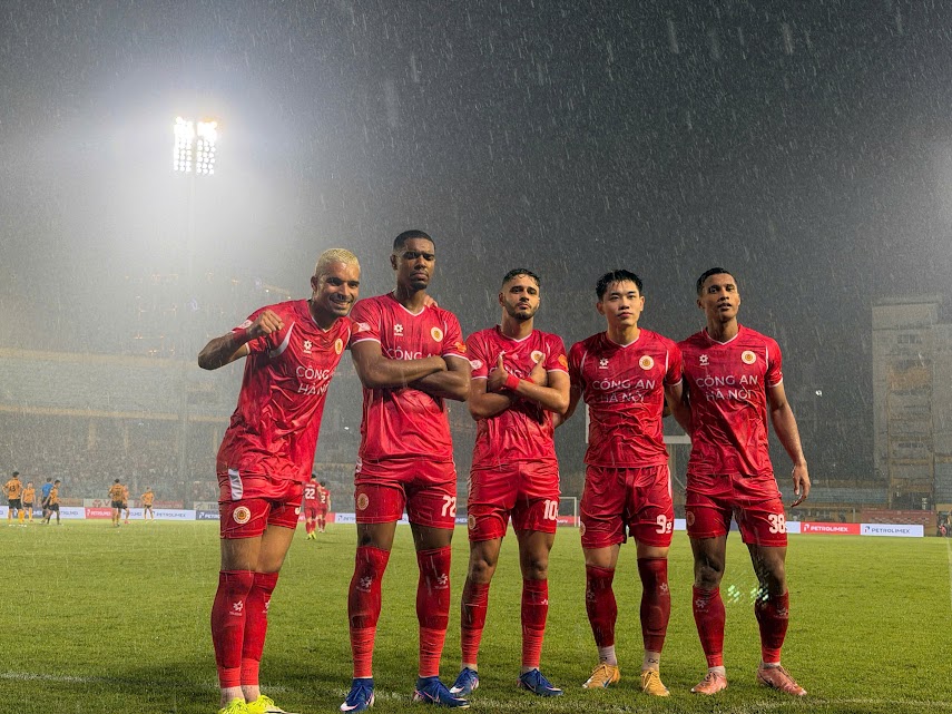 CAHN đánh bại Thanh Hóa 1-0, vô địch V-League sớm 3 vòng. Ảnh: Hoàng Linh CAHN đánh bại Thanh Hóa 1-0, vô địch V-League sớm 3 vòng. Ảnh: Hoàng Linh