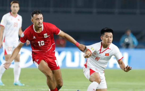 Coach Kim Sang Sik solves the lineup puzzle for the Vietnam national team