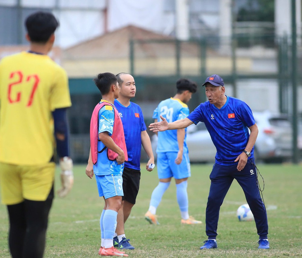 U19 Việt Nam đủ sức biến U19 Indonesia thành cựu vương - Ảnh 2. U19 Việt Nam đủ sức biến U19 Indonesia thành cựu vương - Ảnh 2.