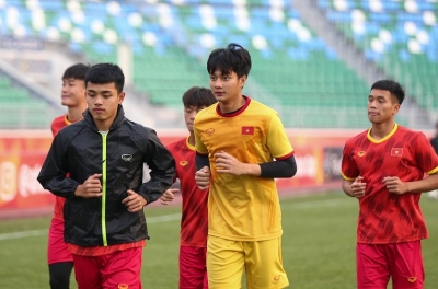 Identify the first 4 players called up to the U23 Vietnam national team