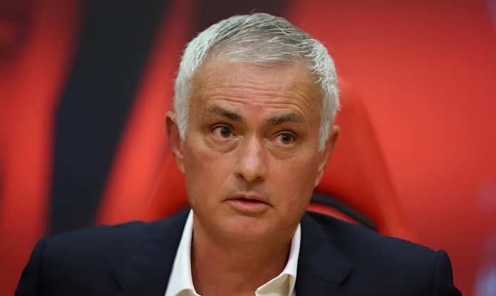 Đội nhà hòa thất vọng, Mourinho bức xúc chỉ trích ngay trọng tài