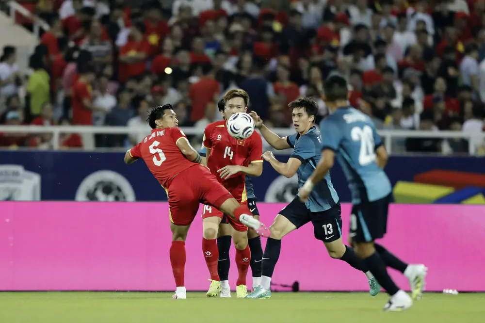 Tuyển Việt Nam lâm vào thế khó sau trận hòa 0-0 với Singapore. Ảnh: Hoàng Linh Tuyển Việt Nam lâm vào thế khó sau trận hòa 0-0 với Singapore. Ảnh: Hoàng Linh