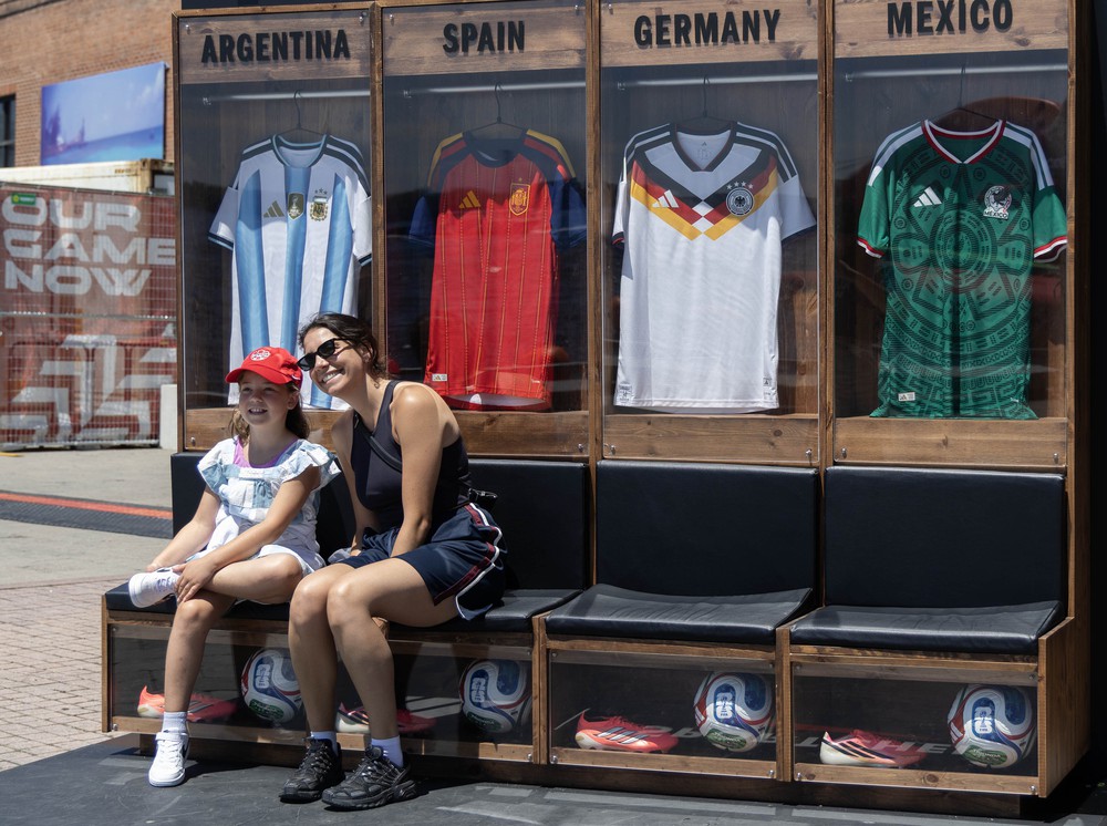 World Cup trên sân nhà: Phía sau sự hào nhoáng - Ảnh 1.
