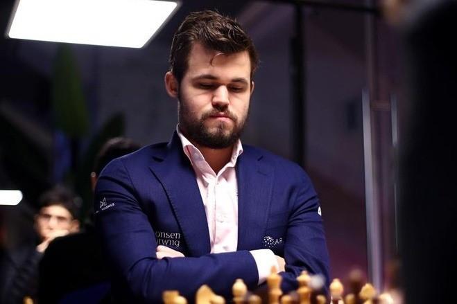'Chess King' Carlsen mocks MU following Amorim's dismissal