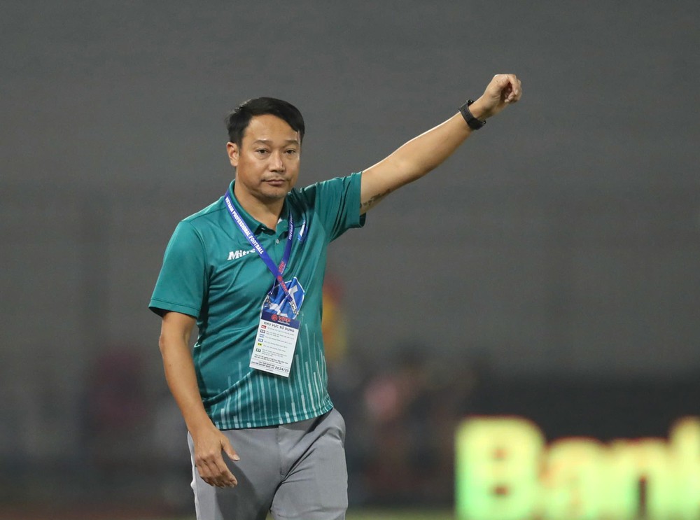 HLV Vũ Hồng Việt và cú "bẻ lái" đưa Nam Định hồi sinh ngoạn mục  - Ảnh 1.