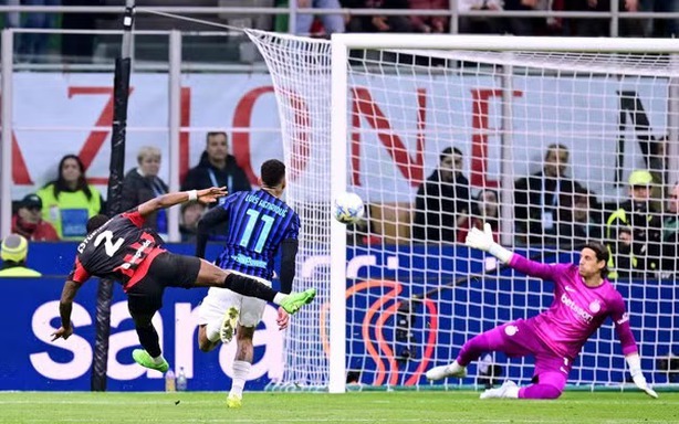 AC Milan wins thrilling derby, reignites Serie A title race