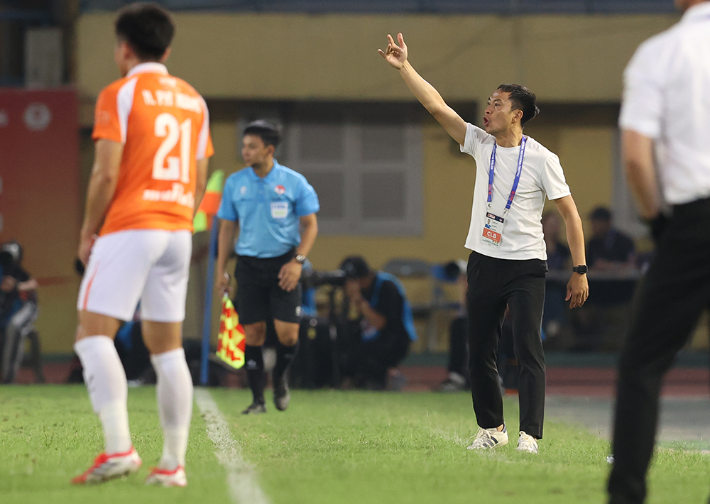 Sự việc-Ý kiến: SHB Đà Nẵng nóng ghế HLV - Ảnh 1. Sự việc-Ý kiến: SHB Đà Nẵng nóng ghế HLV - Ảnh 1.