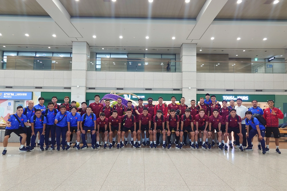 Báo Hàn Quốc: 'HLV Kim Sang Sik chốt lực lượng tuyển Việt Nam qua đợt tập huấn tại Hàn Quốc' - Ảnh 1. Báo Hàn Quốc: 'HLV Kim Sang Sik chốt lực lượng tuyển Việt Nam qua đợt tập huấn tại Hàn Quốc' - Ảnh 1.