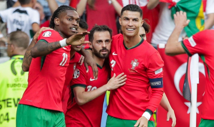 Ronaldo chia tay đồng đội tại tuyển Bồ Đào Nha